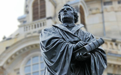 Minister Opstelten pakt frauderende bestuurders aan